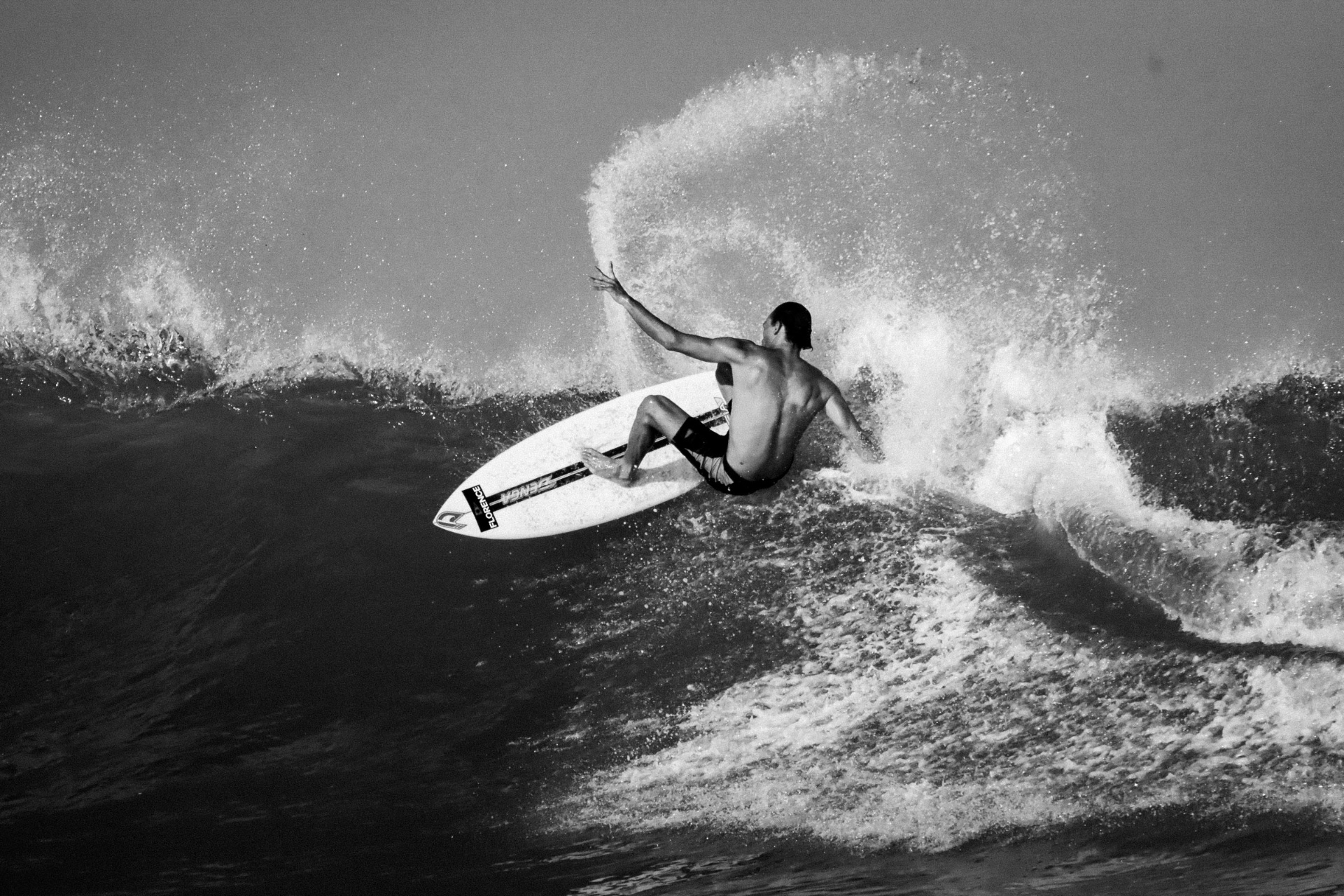 Advanced surfer throwing spray off the top on a powerful Pacific wave